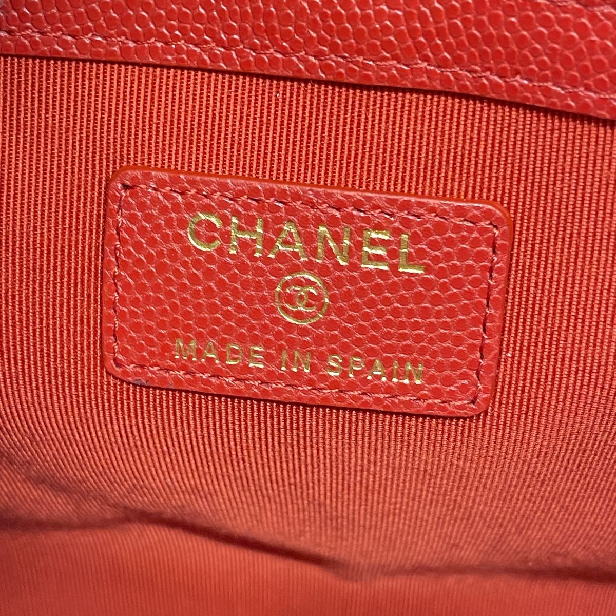 Chanel Clutch Quilted Caviar Leather Red Gold — view 5