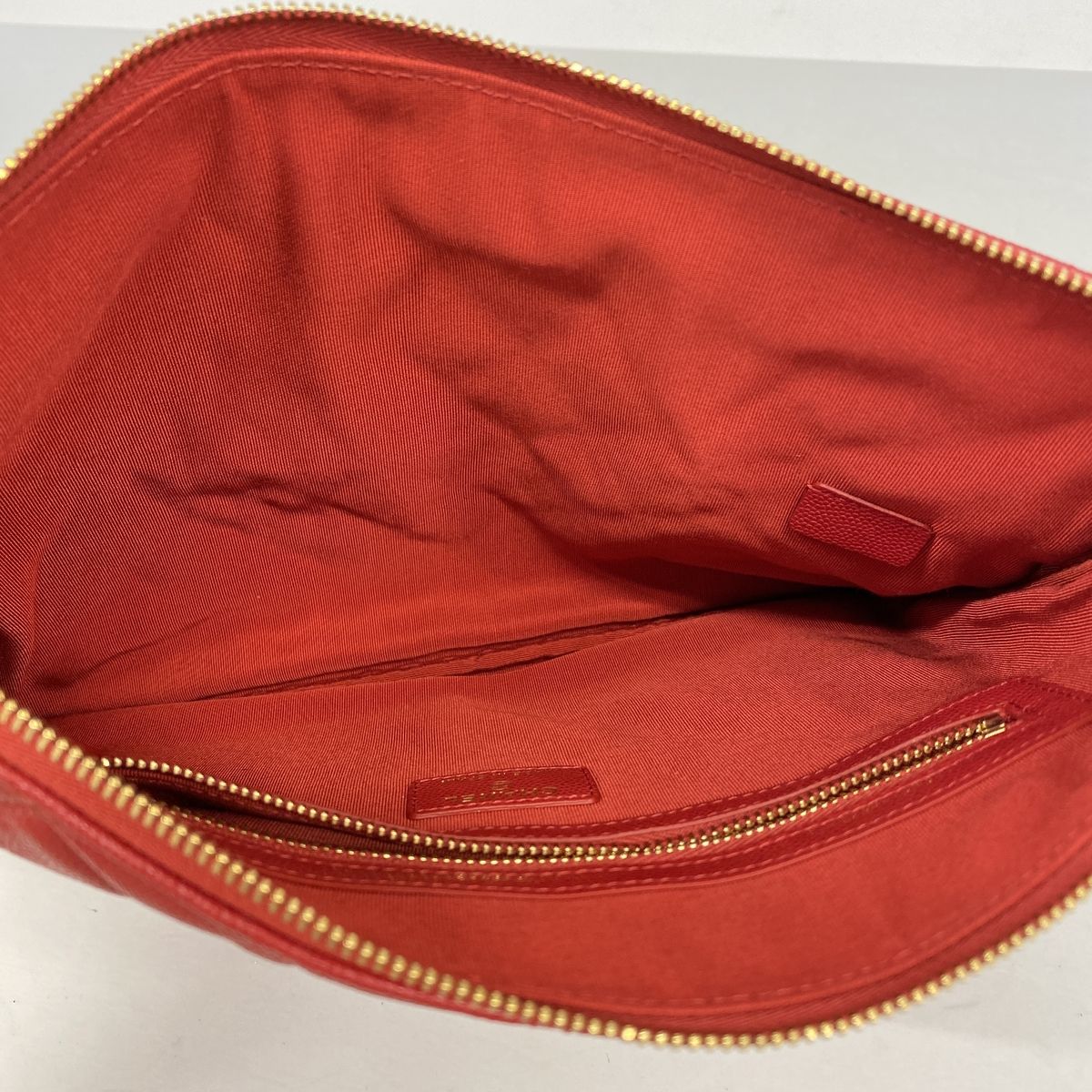 Chanel Clutch Quilted Caviar Leather Red Gold — view 4