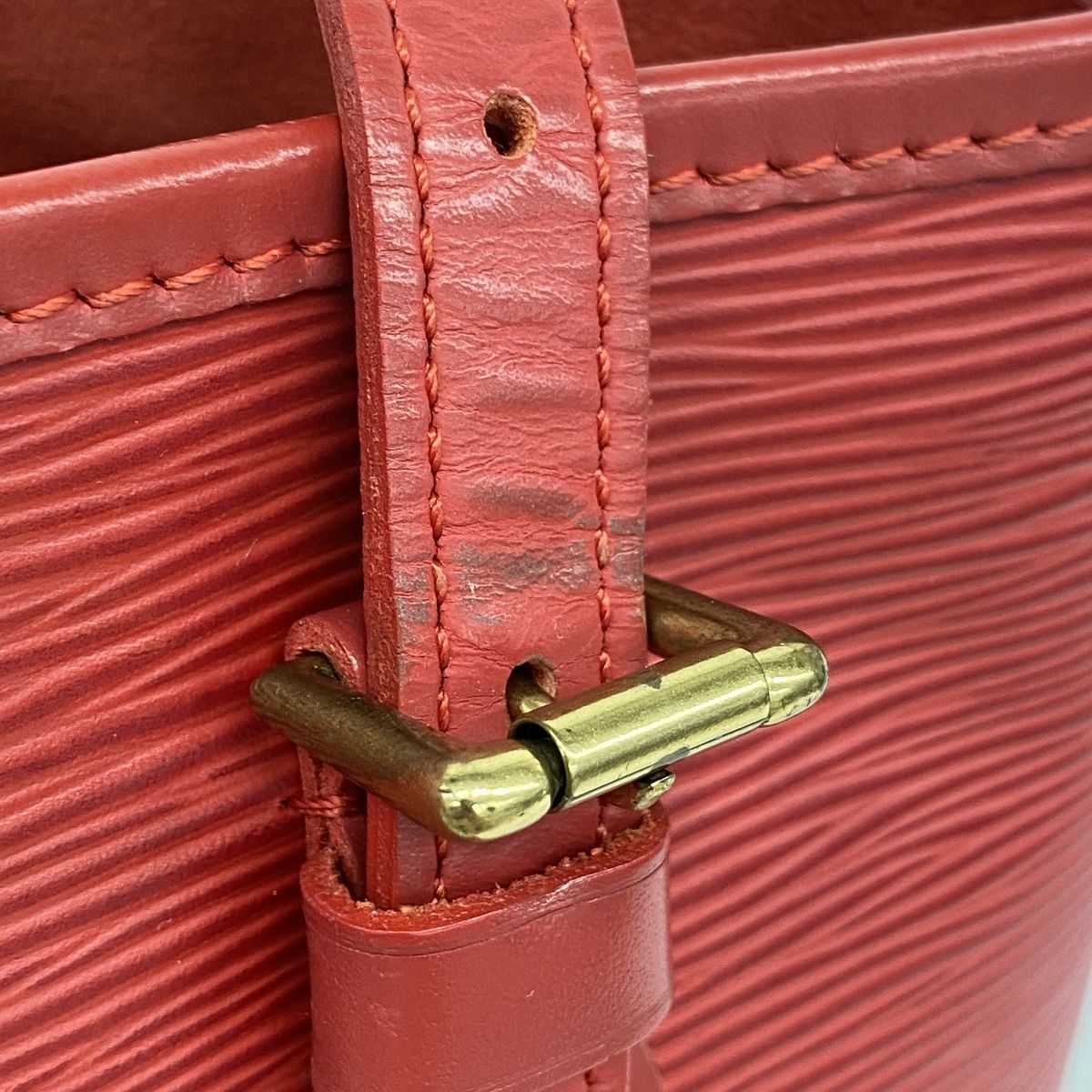 Louis Vuitton Tote Bag Epi Bucket PM Rouge — view 8