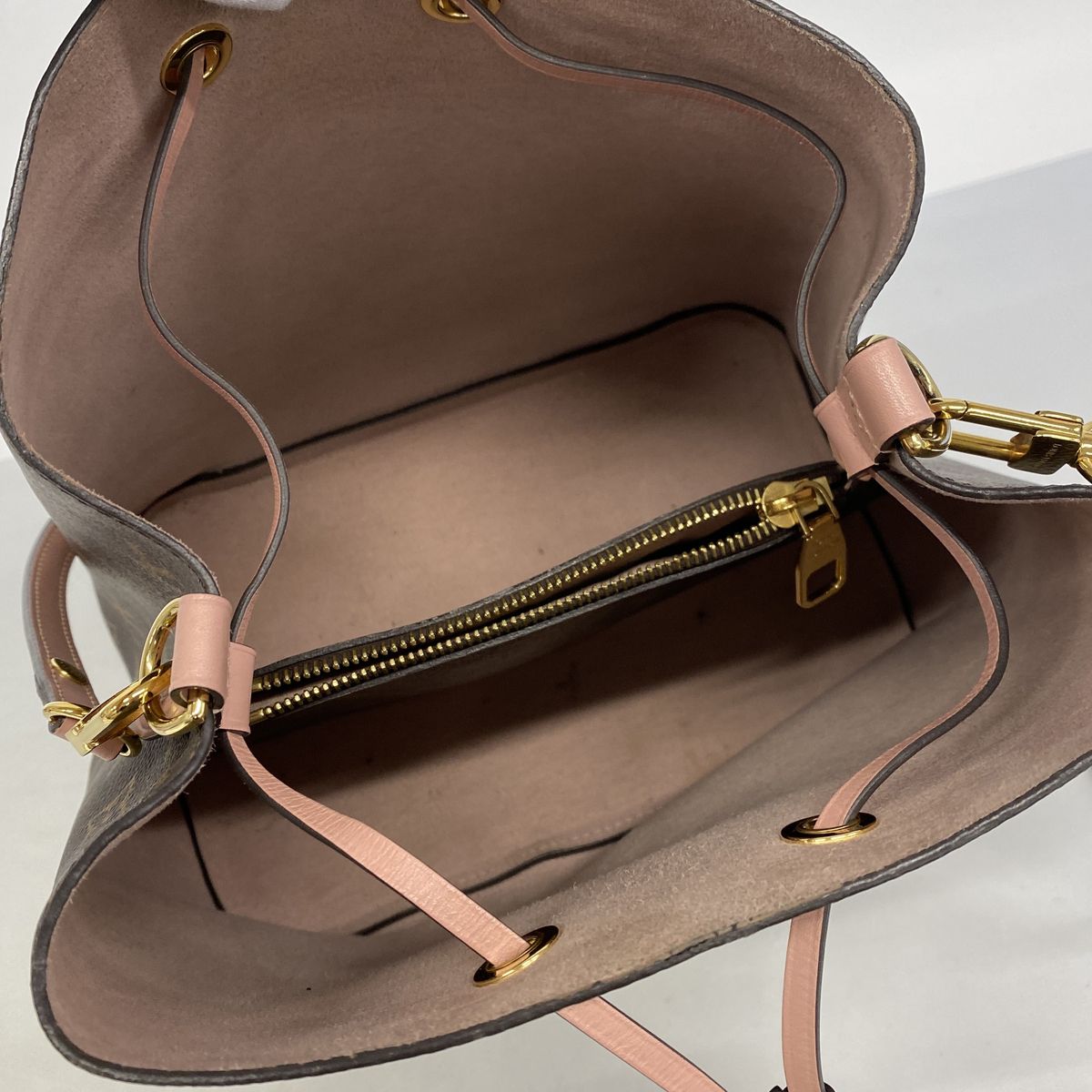 Louis Vuitton Shoulder Bag Monogram Neo Noe Brown Rose Poudre — view 4