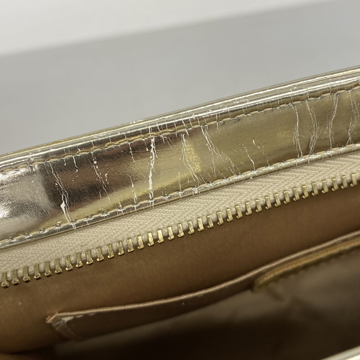 Chanel Shoulder Bag Icon Patent Leather Champagne Gold — view 7