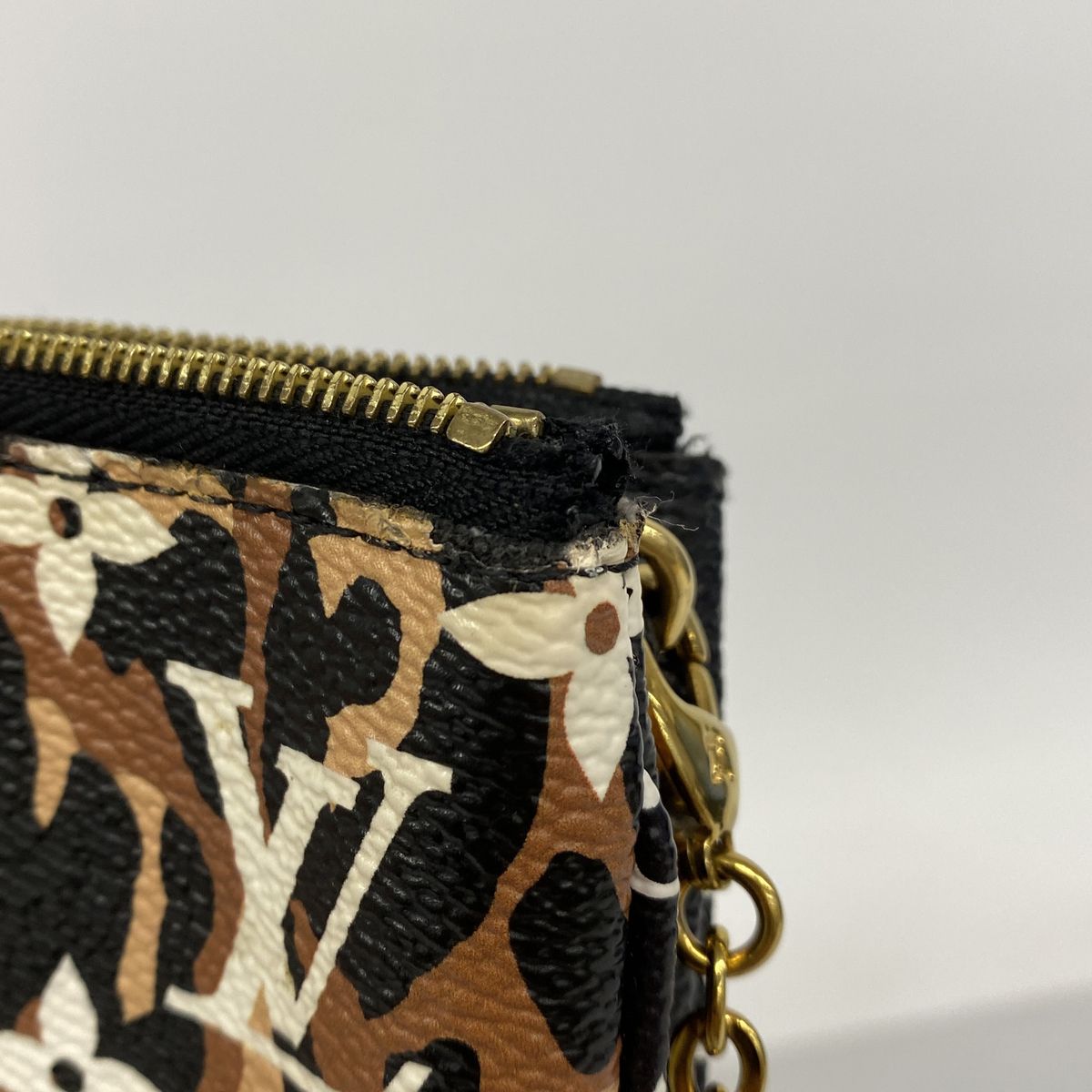 Louis Vuitton Shoulder Bag Monogram Jungle Pochette Double Zip Black Brown — view 6