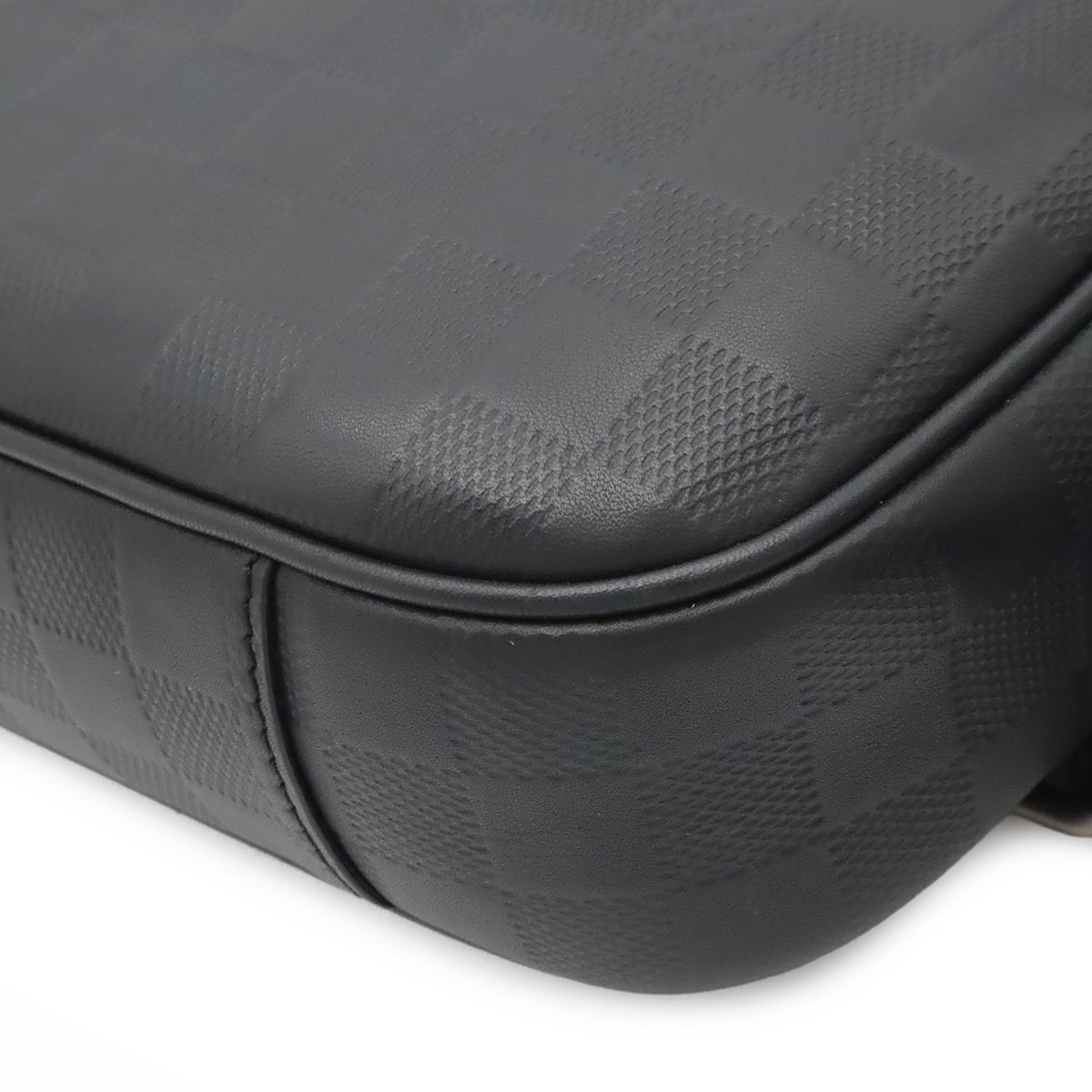 Louis Vuitton Damier Infini Ambler Belt Bag 2-Way Leather Onyx Black — view 3