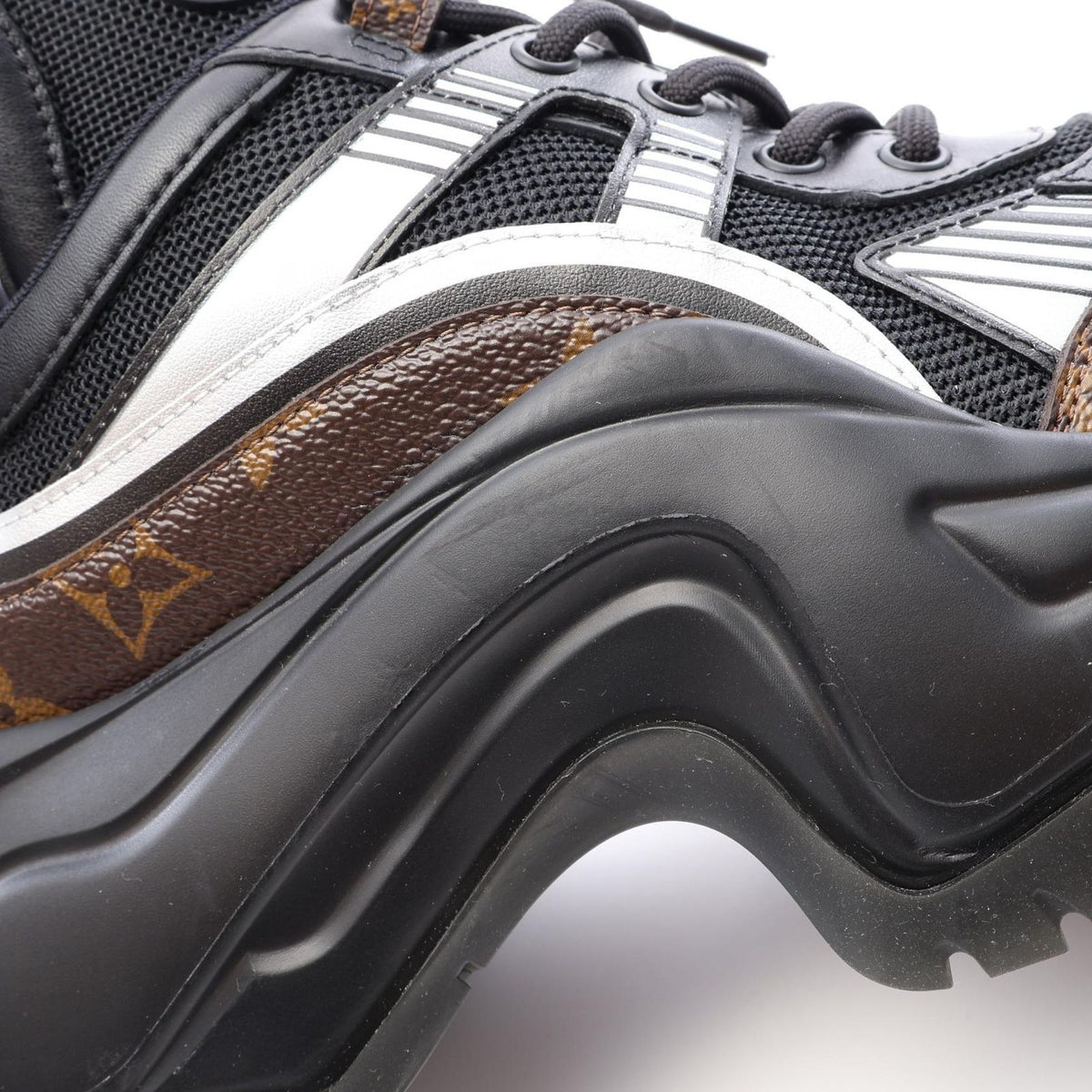 Louis Vuitton Sneakers LV Archlight Monogram Leather 2.0 — view 8