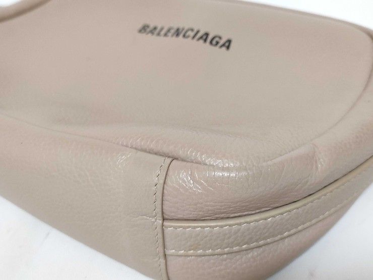 Balenciaga Shoulder Bag Everyday Beige Leather — view 5