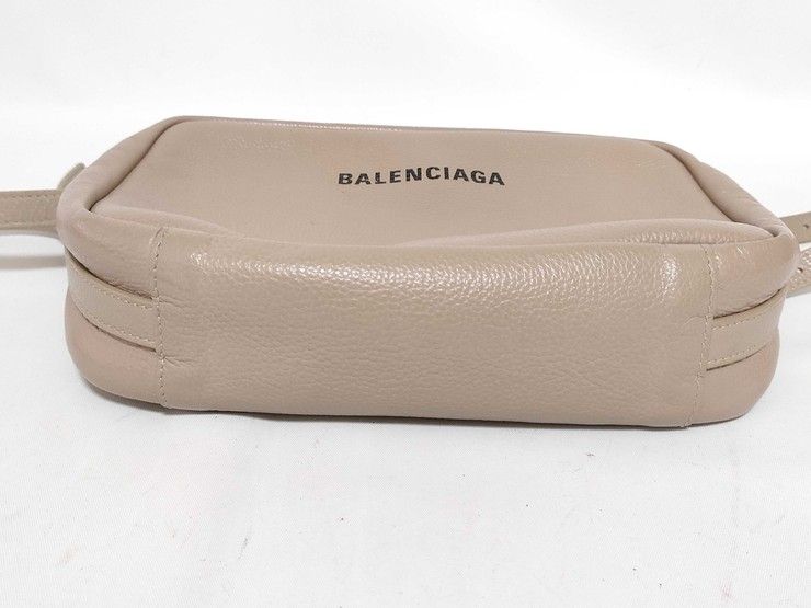 Balenciaga Shoulder Bag Everyday Beige Leather — view 3