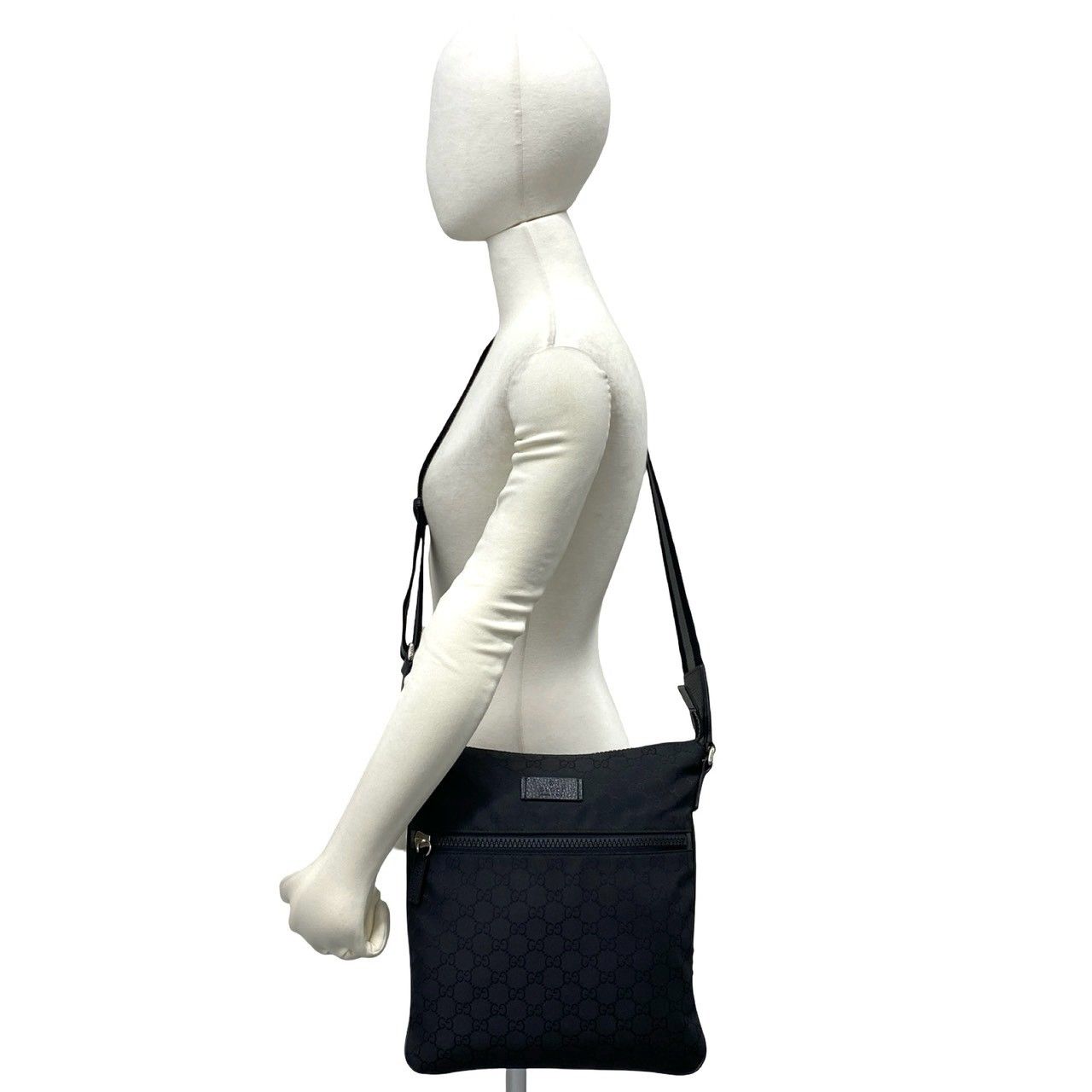 Gucci GG Logo Pattern Canvas Leather Shoulder Bag Crossbody Pochette Black — view 2