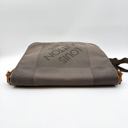 Louis Vuitton Large Shoulder Bag Damier Geant Petite Messager — view 3