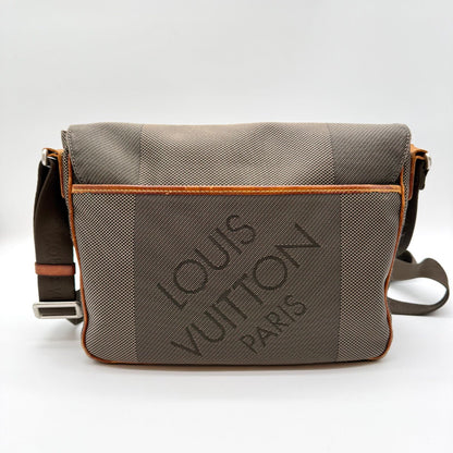 Louis Vuitton Large Shoulder Bag Damier Geant Petite Messager — view 2