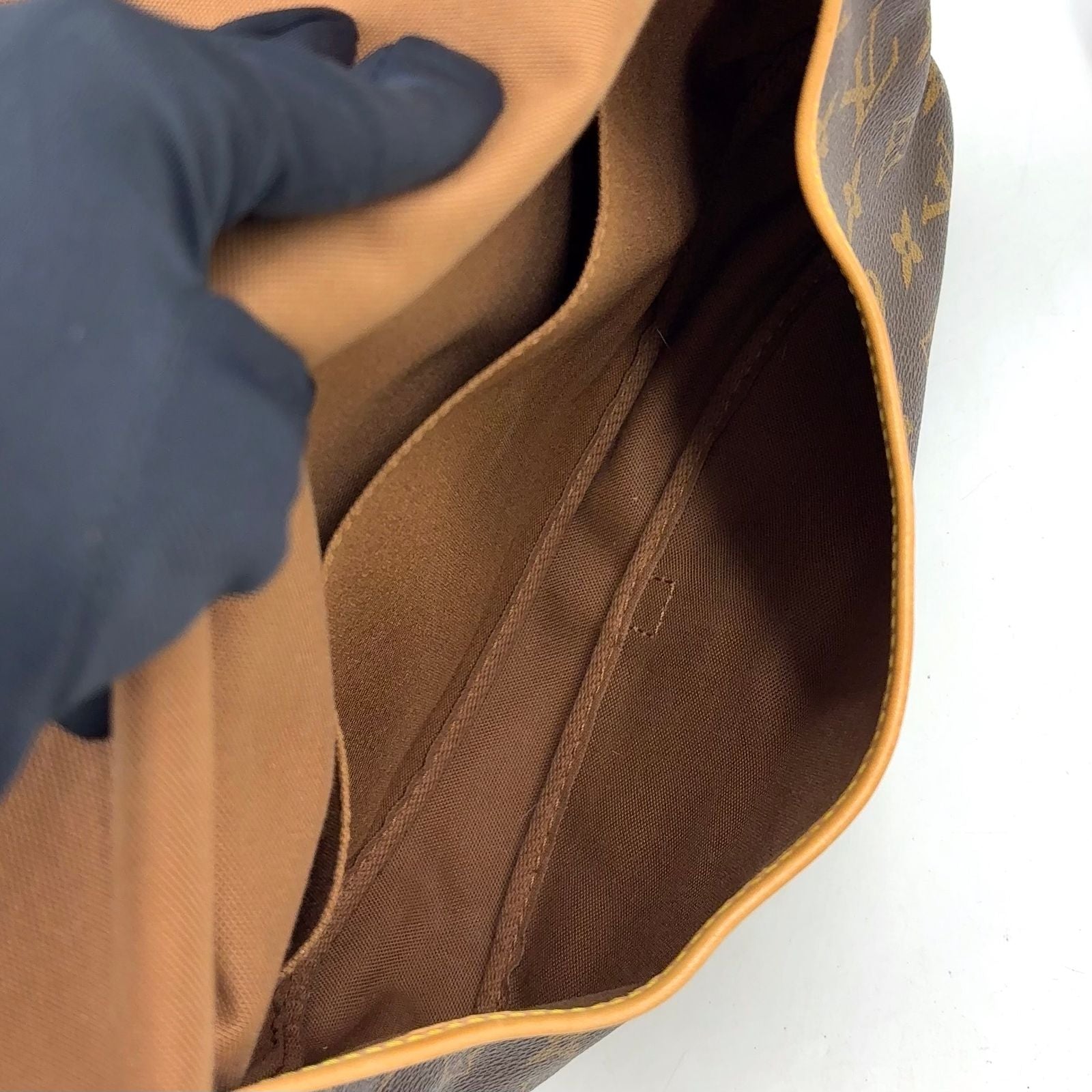Louis Vuitton Saumur 30 Monogram Leather Brown Light Shoulder Bag Gold — view 3