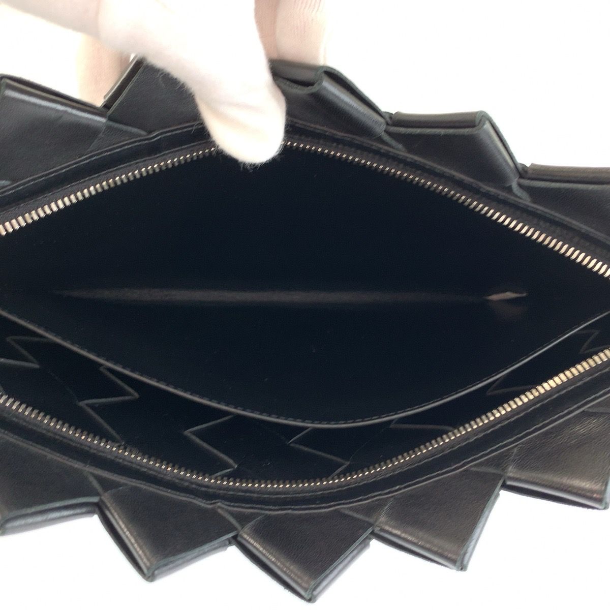 Bottega Veneta Intrecciato Black Silver Leather Clutch — view 8