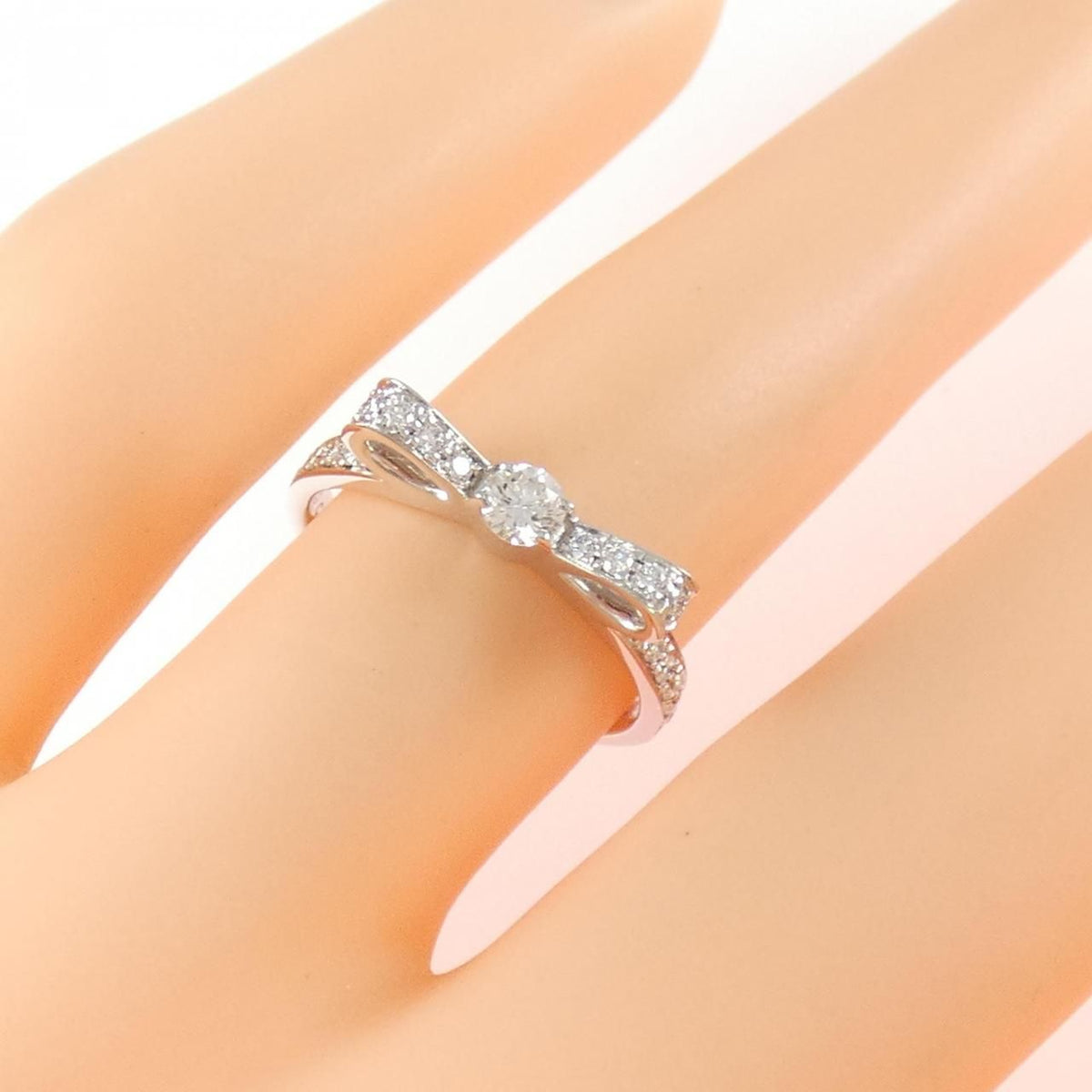 Chanel Ribbon Ring White Gold — view 5