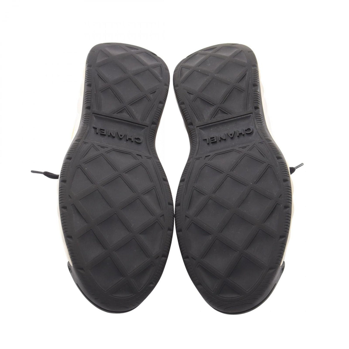 Chanel Sneakers CC Logo Suede — view 4