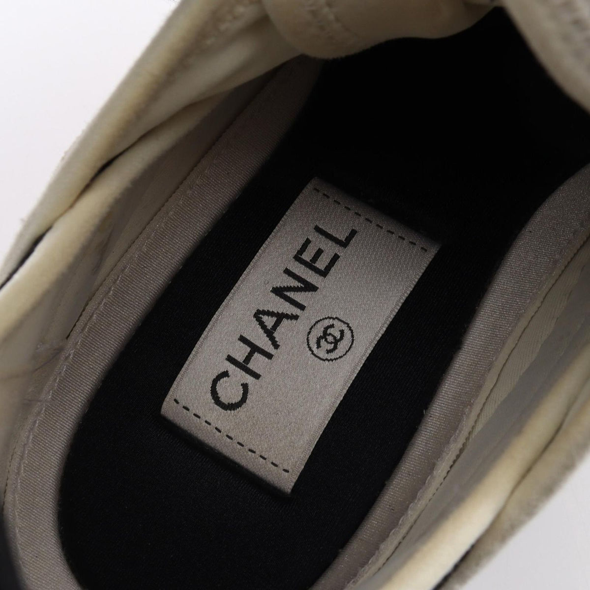 Chanel Sneakers CC Logo Suede — view 5