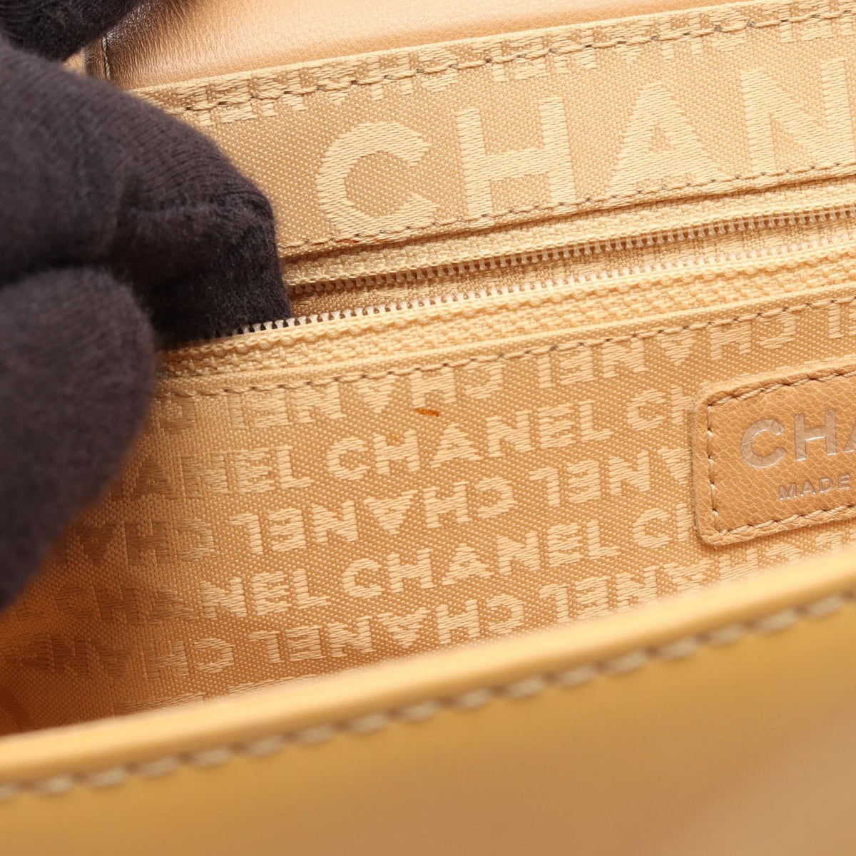 Chanel Shoulder Bag CC Logo Yellow Leather Chain — view 7
