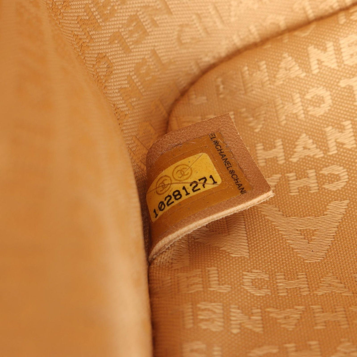 Chanel Shoulder Bag CC Logo Yellow Leather Chain — view 5