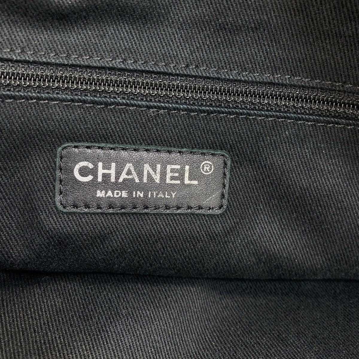 Chanel Quilted CC Logo Chain Tote Bag Patent Leather — view 6