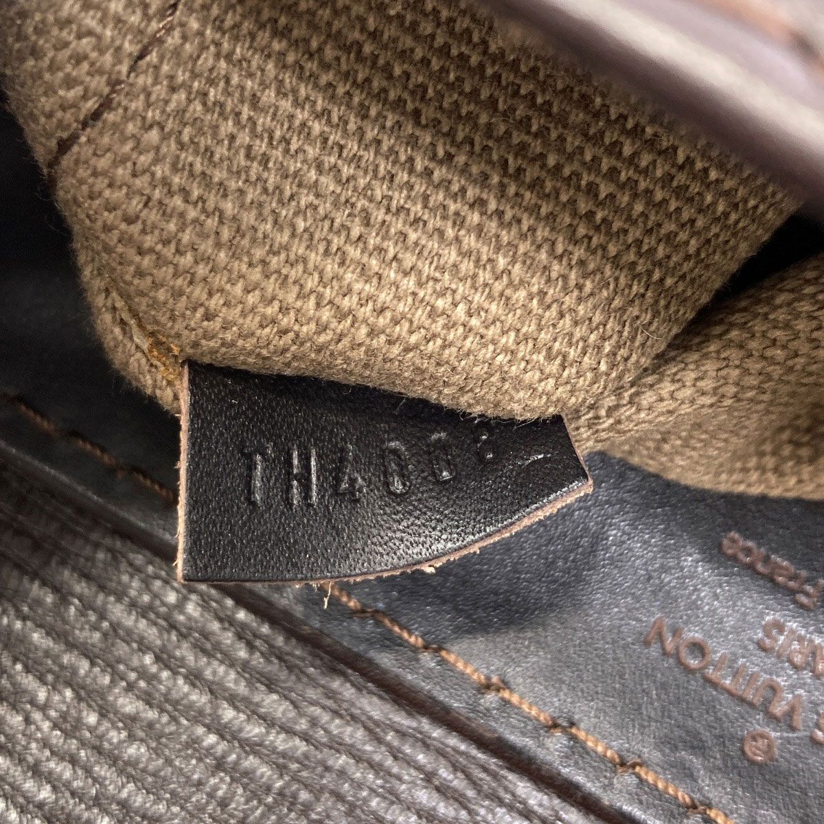 Louis Vuitton Utah Yuma Shoulder Bag Leather — view 7