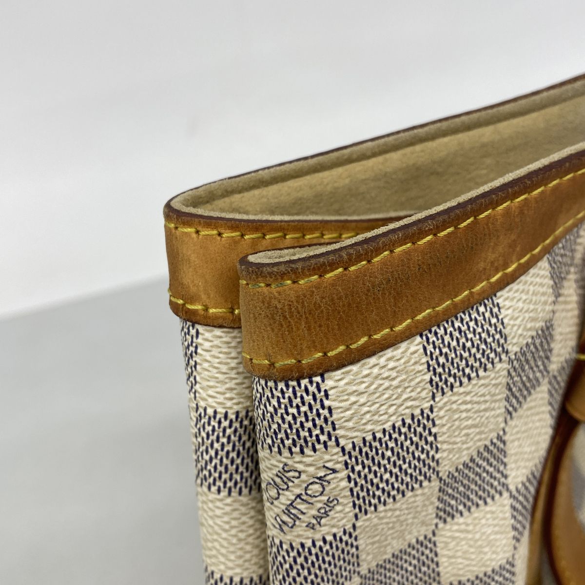 Louis Vuitton Tote Bag Damier Azur Hampstead MM White — view 6