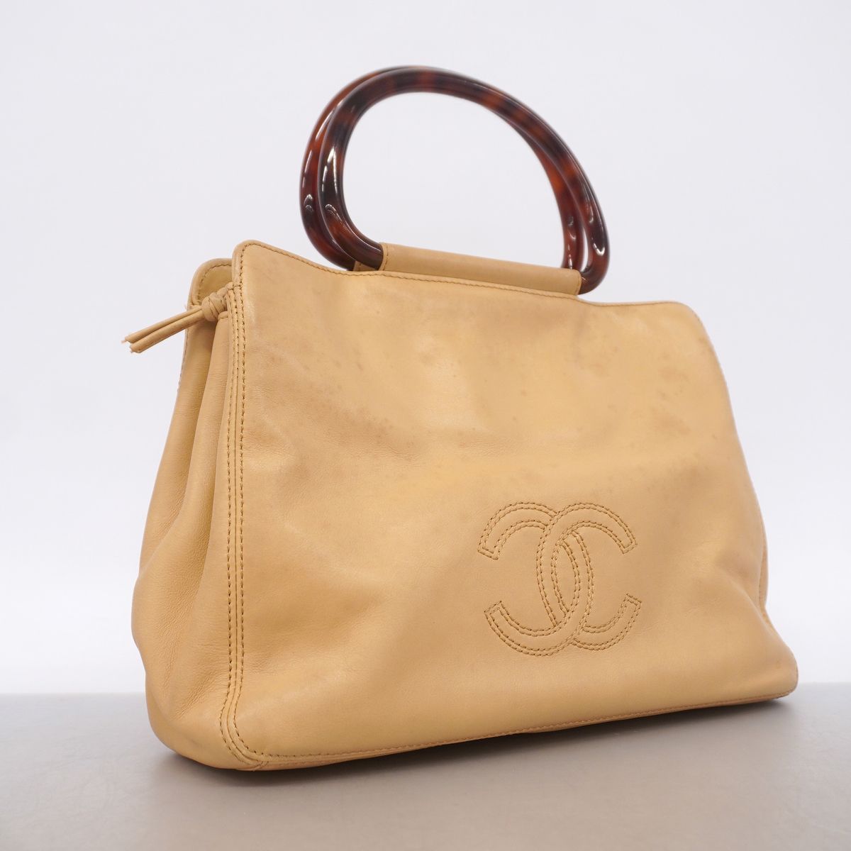 Chanel Handbag Lambskin Beige Gold — view 2