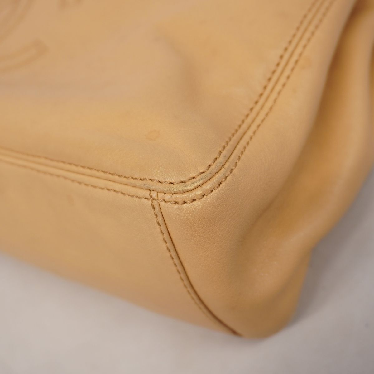 Chanel Handbag Lambskin Beige Gold — view 6