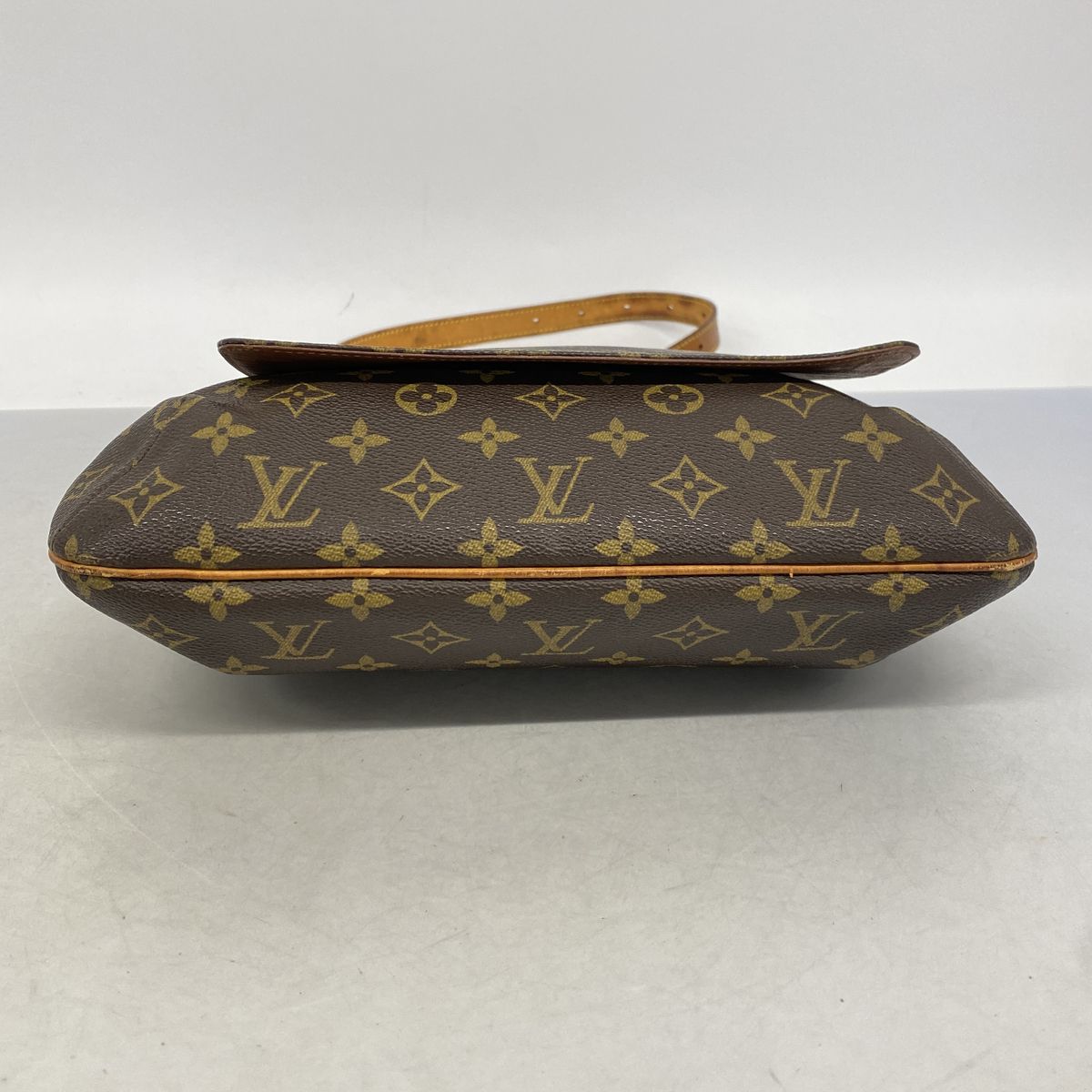 Louis Vuitton Shoulder Bag Monogram Musette Brown — view 3