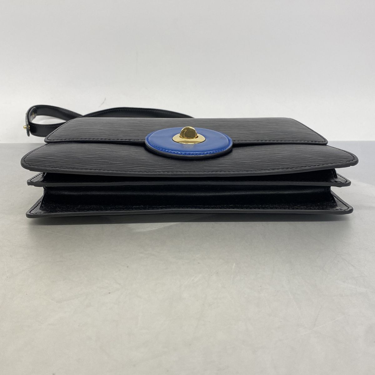 Louis Vuitton Shoulder Bag Epi Free Run Blue Noir — view 3