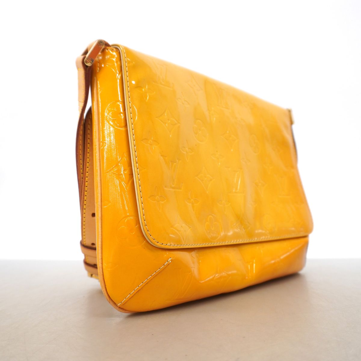 Louis Vuitton Shoulder Bag Vernis Thompson Street Beige — view 2