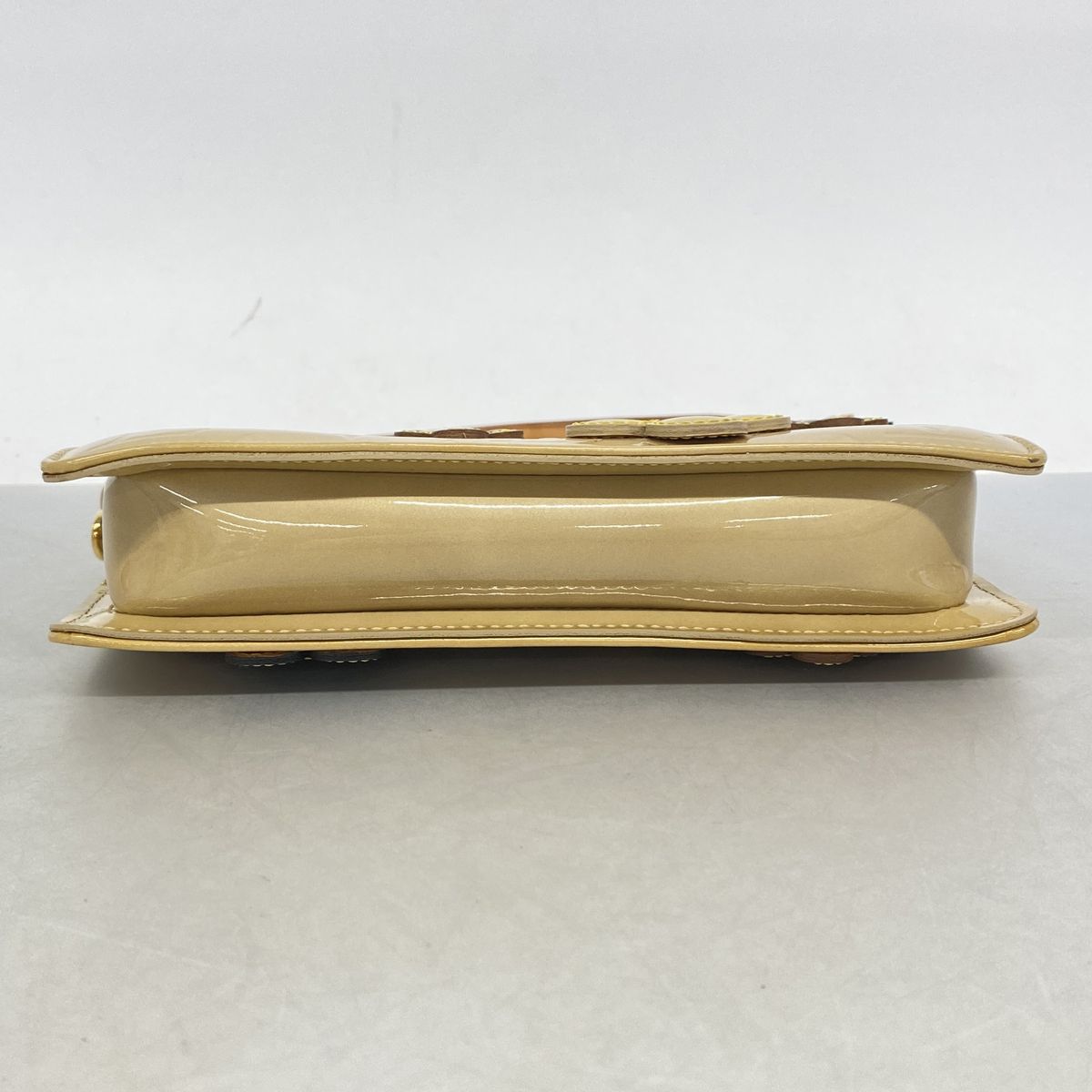 Louis Vuitton Pouch Vernis Flower Lexington Beige — view 3