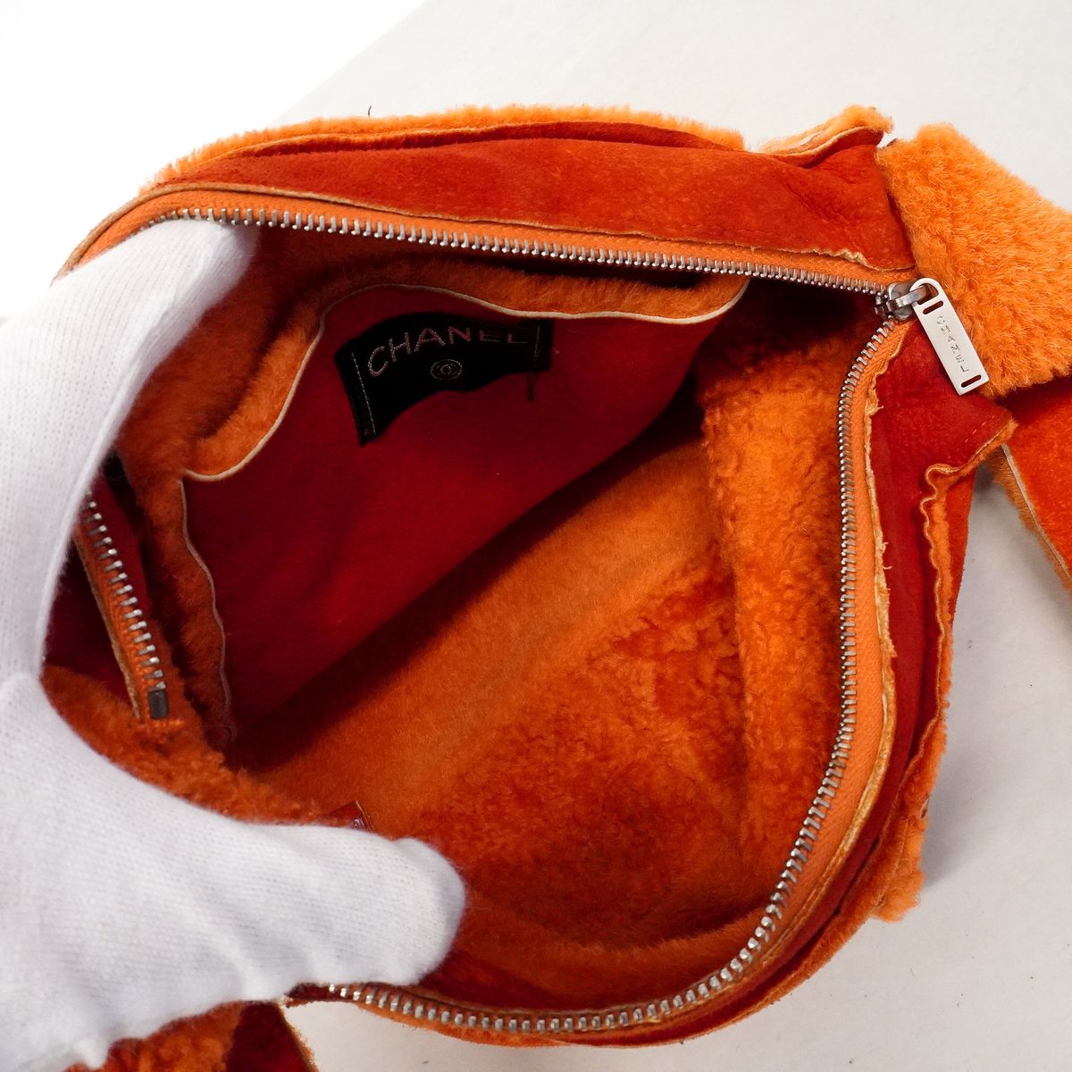 Chanel Shoulder Bag Shearling Orange Silver — view 4