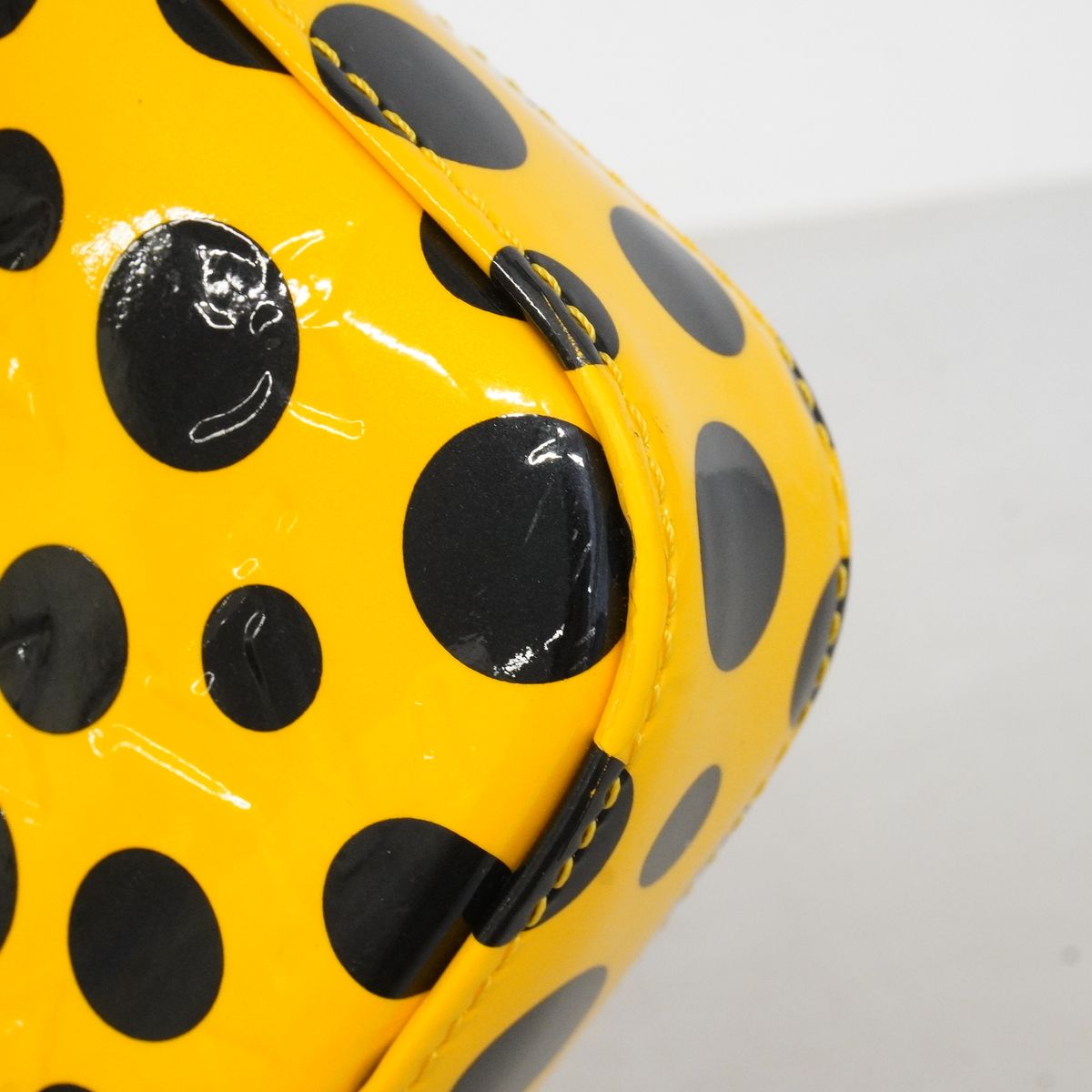Louis Vuitton Pouch Vernis Infinity Dot Pochette Accessoires Jaune Yayoi Kusama — view 8