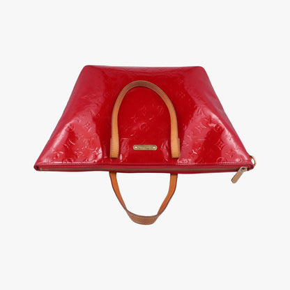 Louis Vuitton Bellevue GM Pomme D'amour Vernis — view 8