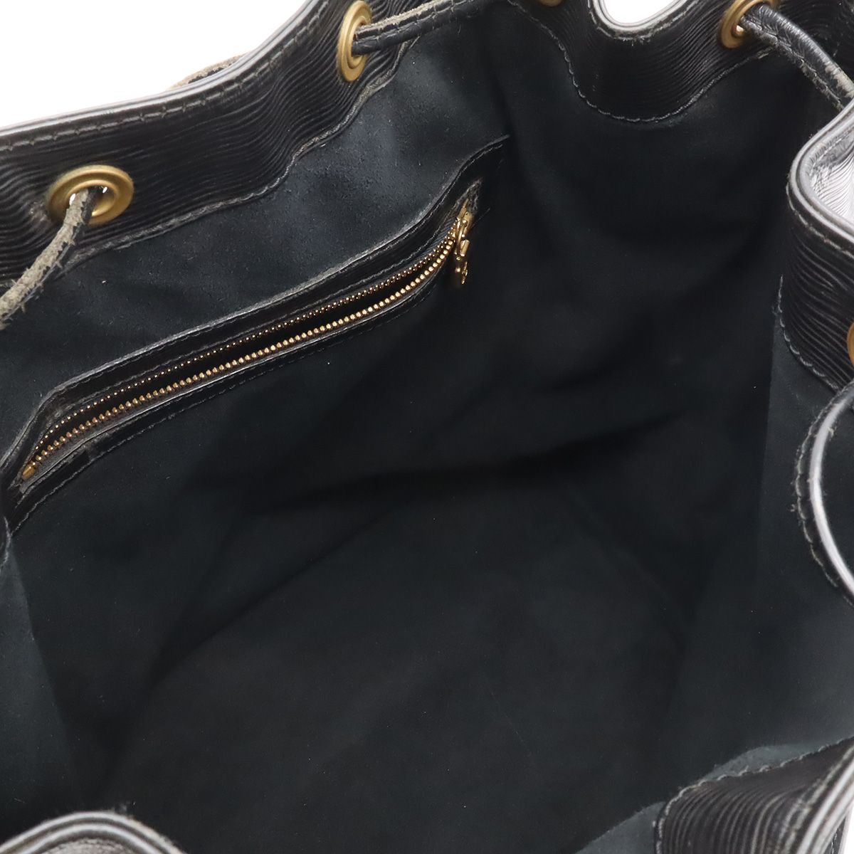 Louis Vuitton Epi Noe Shoulder Bag Drawstring Noir Black Gold — view 5