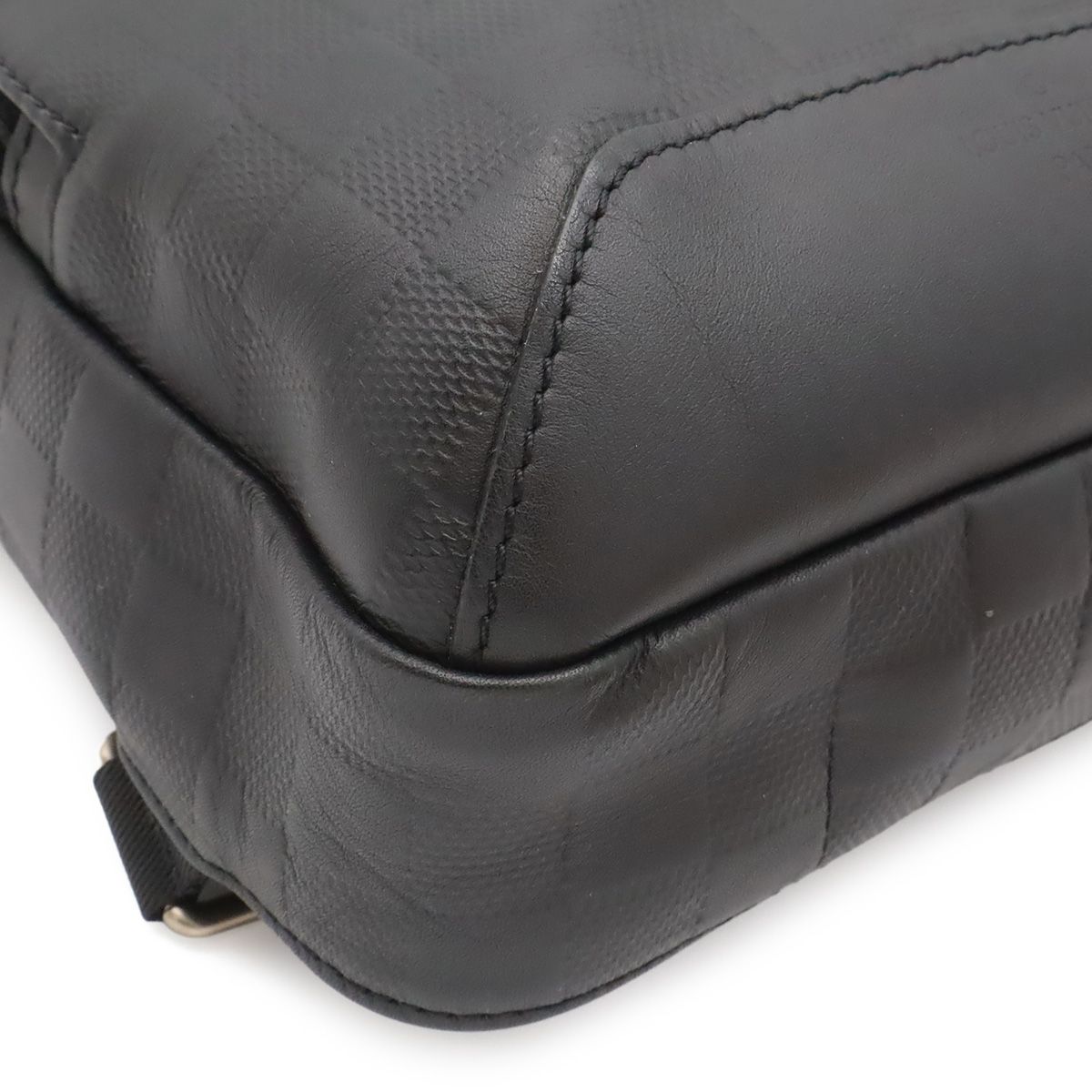 Louis Vuitton Damier Infini Avenue Sling Bag Onyx Black — view 3