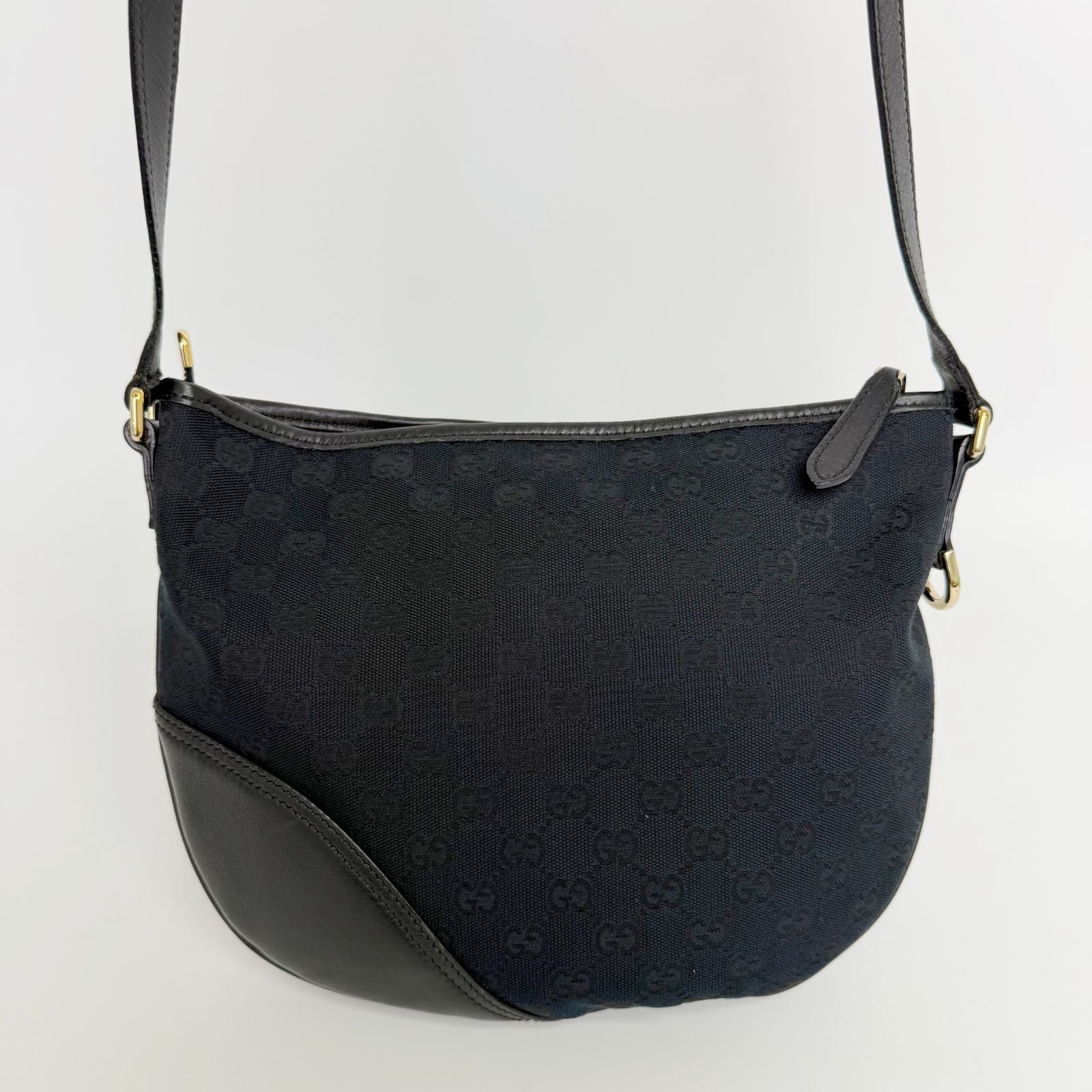 Gucci Interlocking G GG Canvas Shoulder Bag Black Gold Vintage — view 4