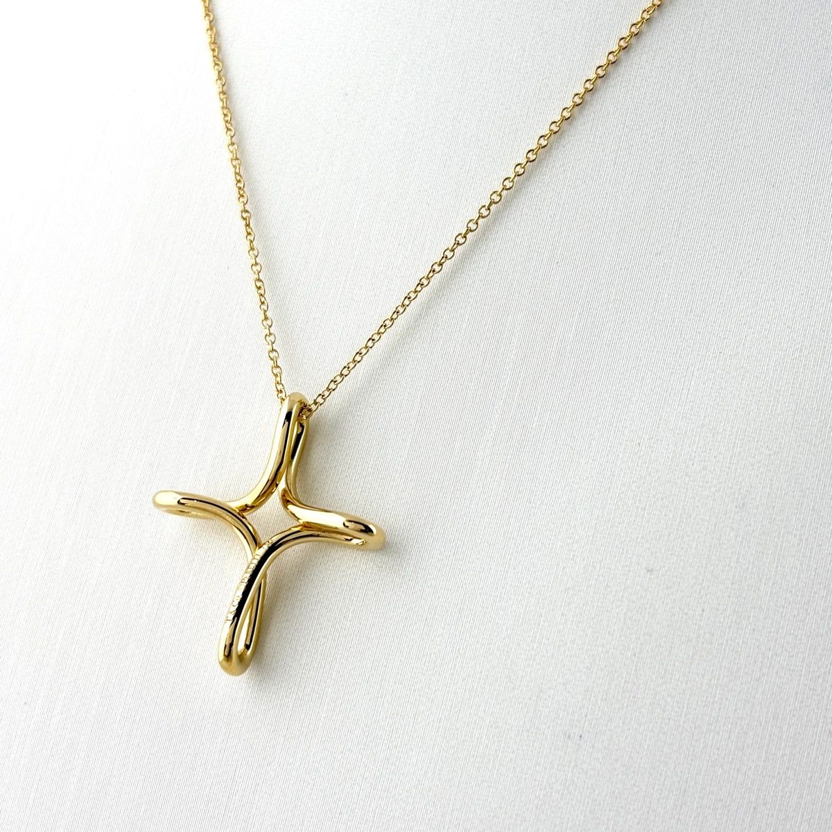 Tiffany & Co Cross Motif Yellow Gold Pendant Elsa Peretti Necklace — view 2