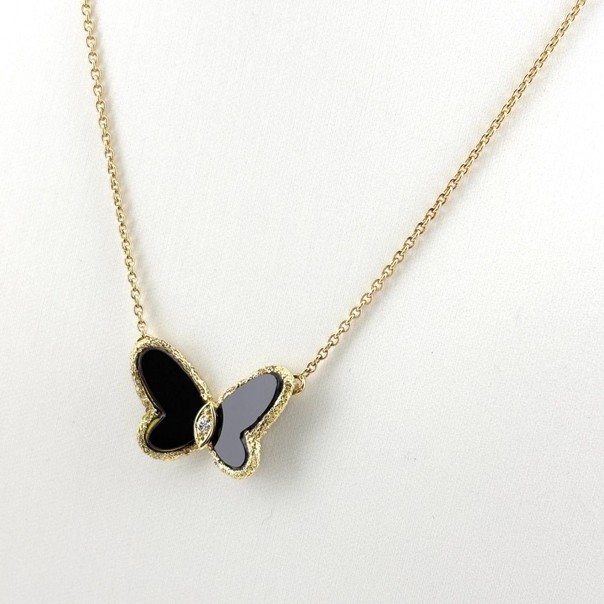 Van Cleef & Arpels Onyx Papillon Yellow Gold Pendant Pave Diamond Butterfly