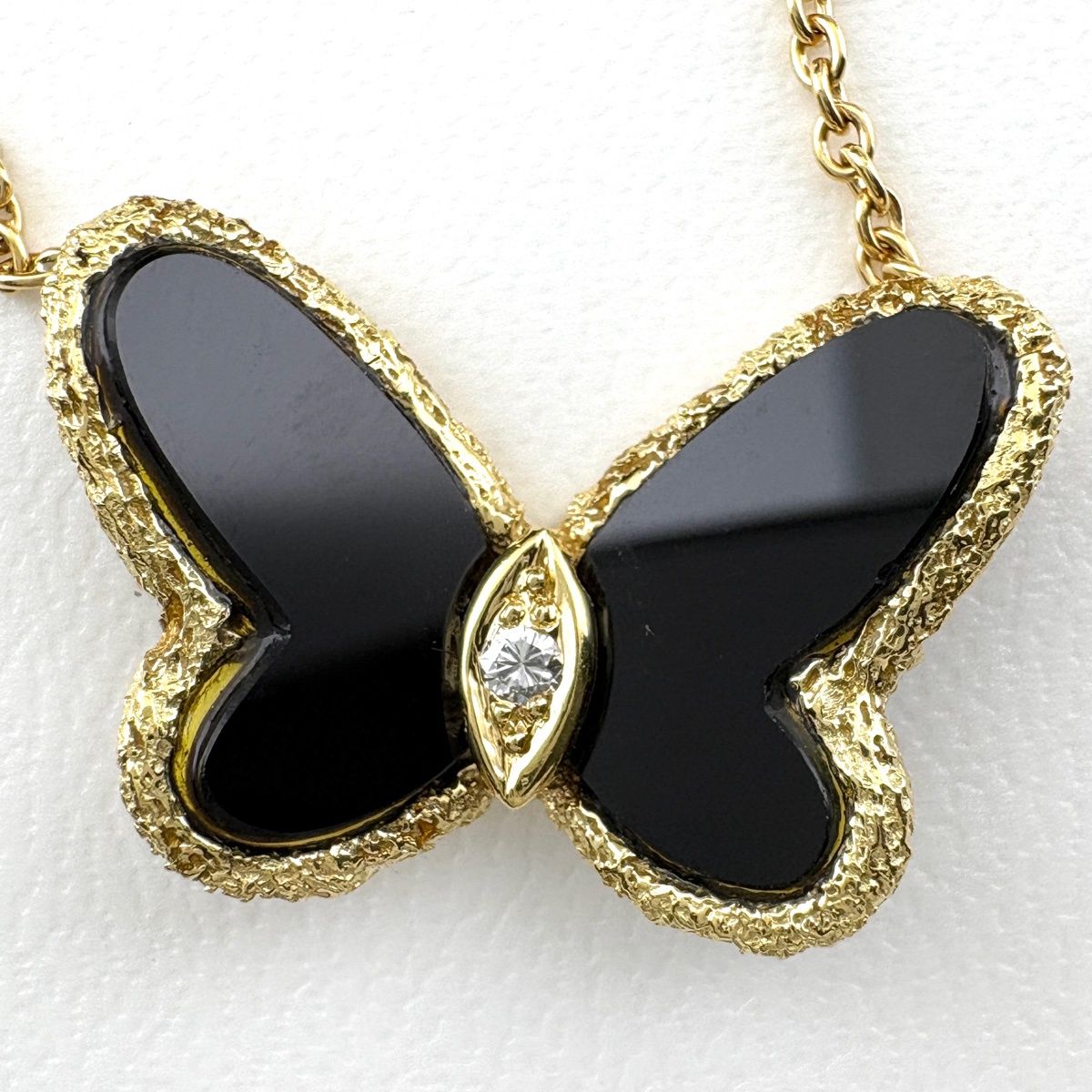 Van Cleef & Arpels Onyx Papillon Yellow Gold Pendant Pave Diamond Butterfly — view 2