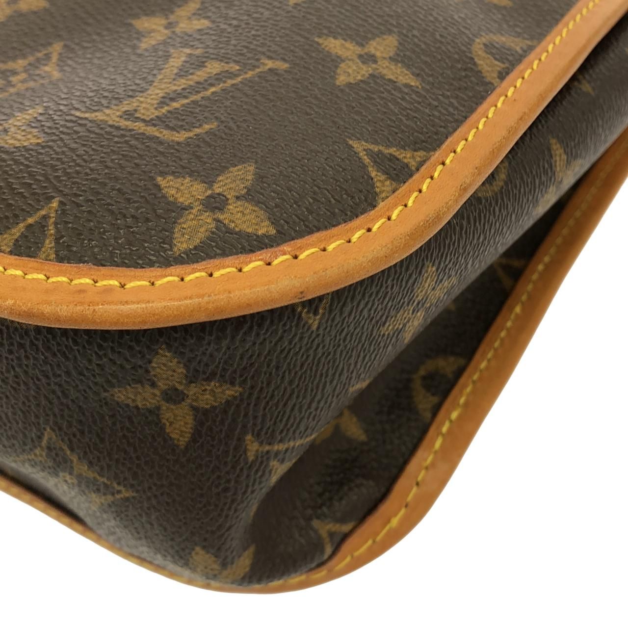 Louis Vuitton Vintage Monogram Messenger Shoulder Bag — view 3