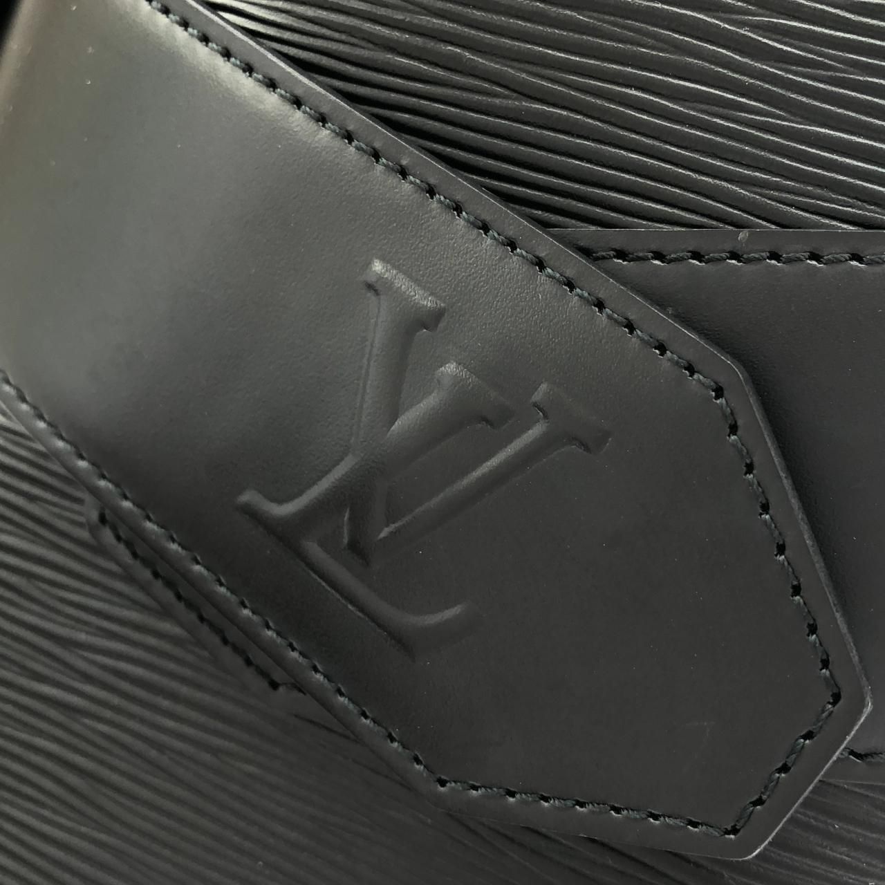 Louis Vuitton Vintage Epi Sac d'Epaule 30 Shoulder Bag — view 6