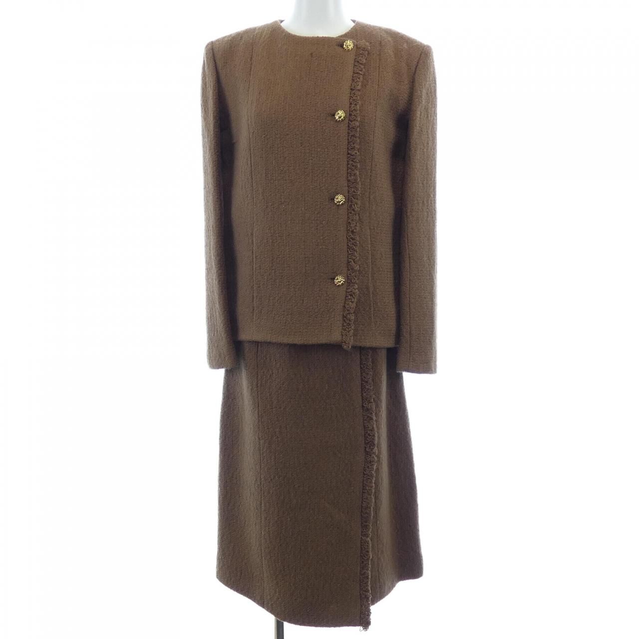Chanel Vintage Suit Brown