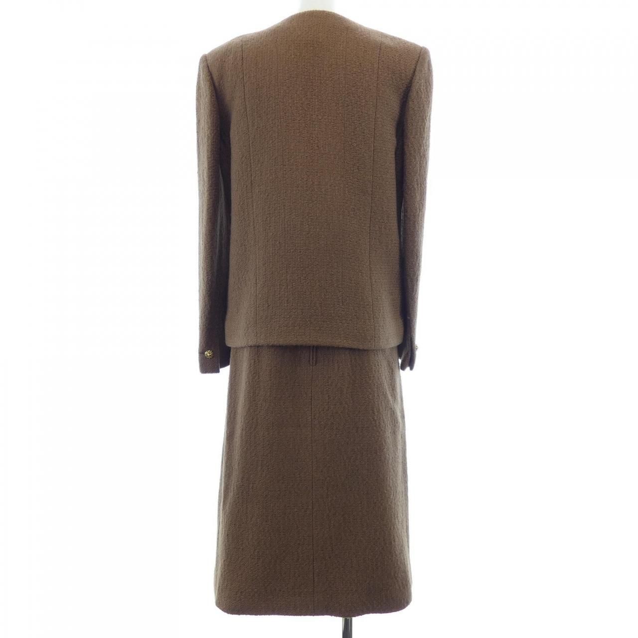 Chanel Vintage Suit Brown — view 2