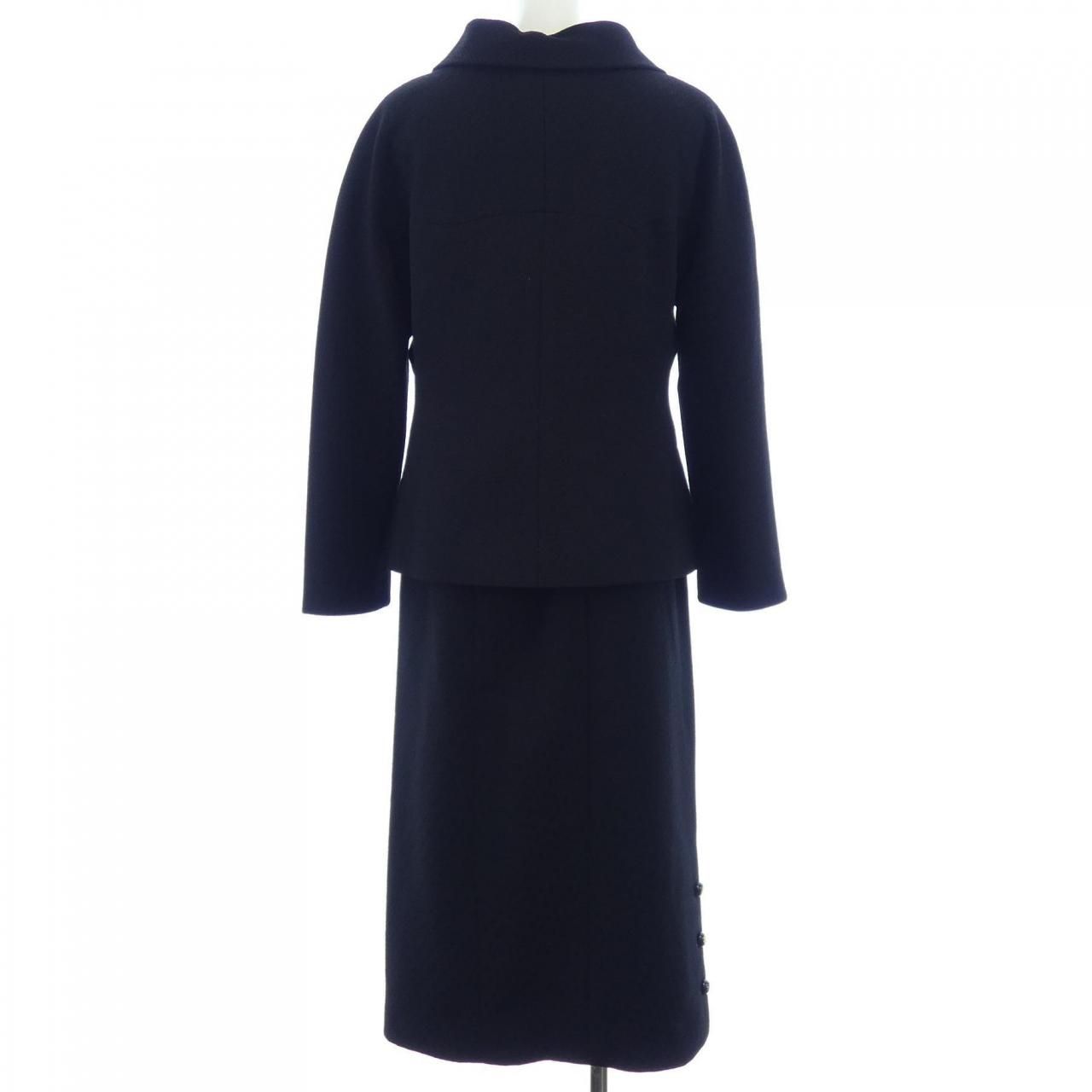 Chanel Vintage Suit Black — view 2