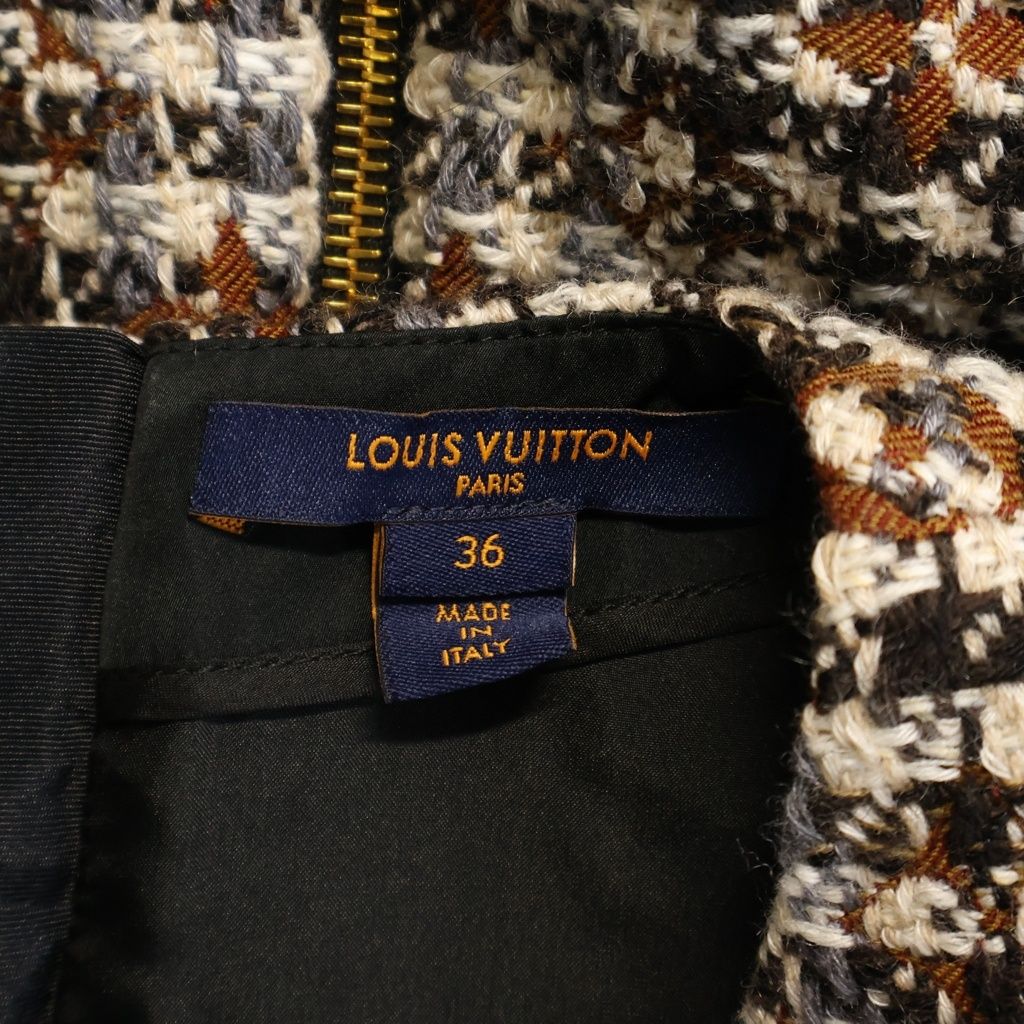 Louis Vuitton 22 AW Monogram All Over Print Gold Button Belt Design Tweed Short — view 6