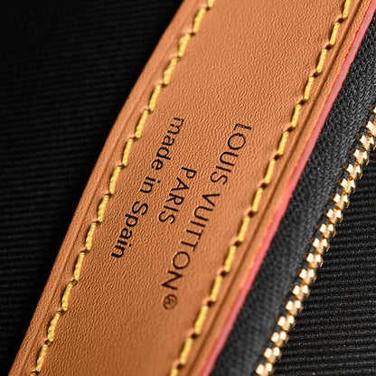 Louis Vuitton Shoulder Bag Diane — view 6