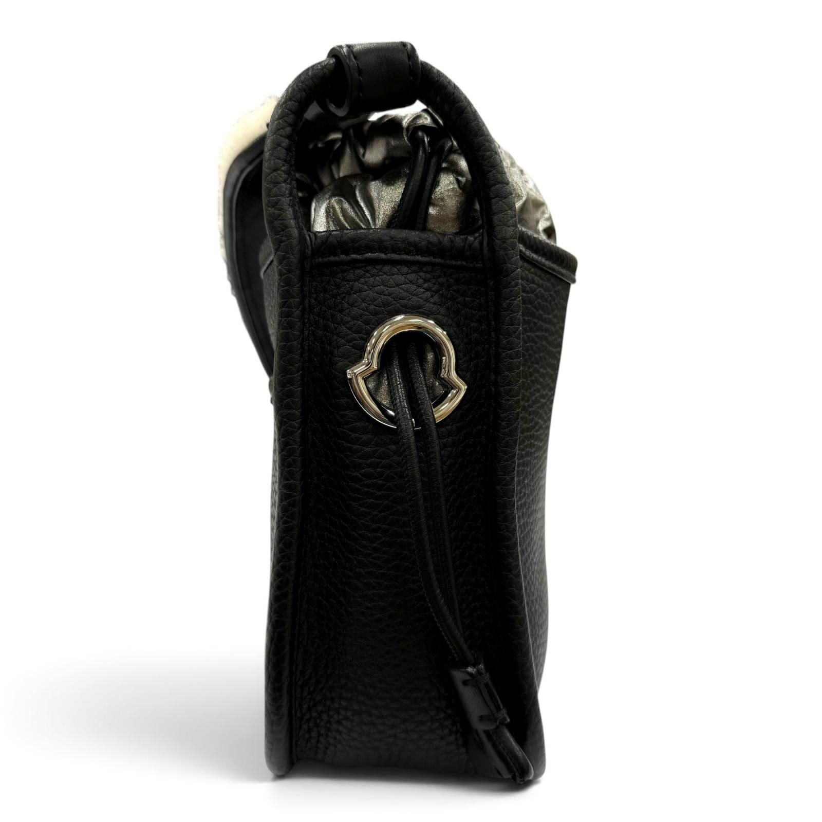 Moncler Lanier PM Shoulder Bag Logo Patch Fleece Leather Black — view 5