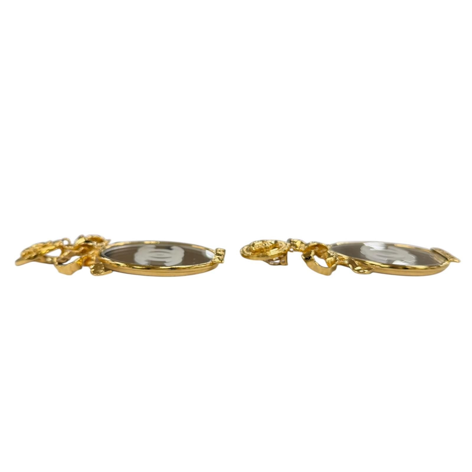 Chanel Vintage Metal CC Logo Ribbon Mirror Earrings Gold — view 3