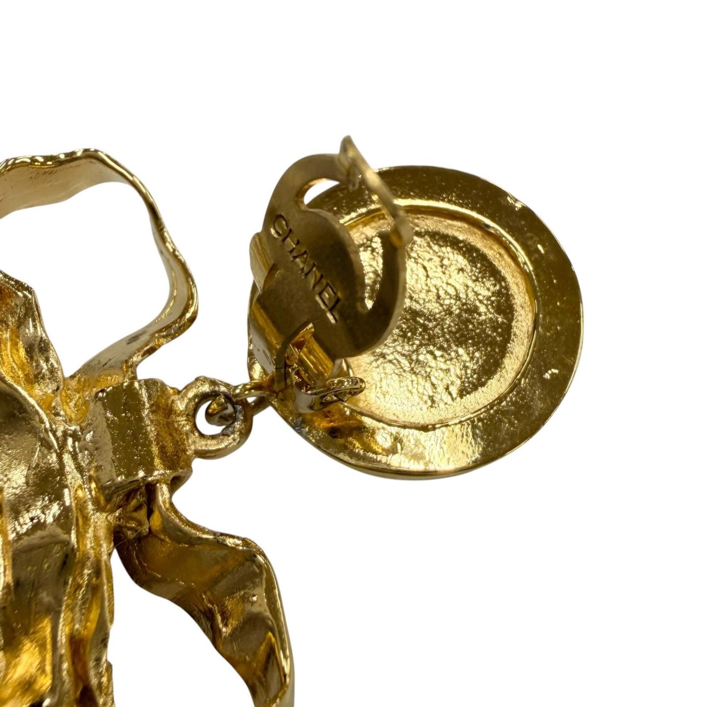 Chanel Vintage Metal CC Logo Ribbon Mirror Earrings Gold — view 5
