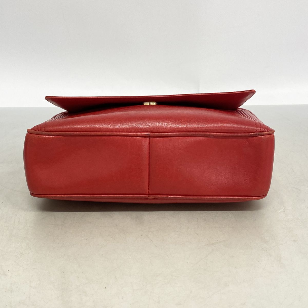 Chanel Shoulder Bag Leather Red Gold — view 3