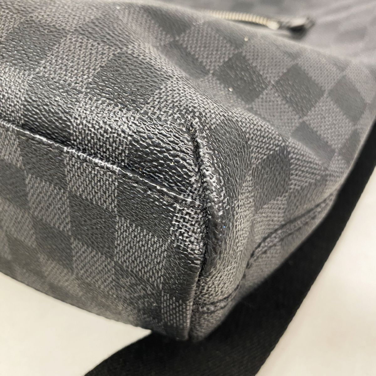 Louis Vuitton Shoulder Bag Damier Graphite Mick MM Black — view 7